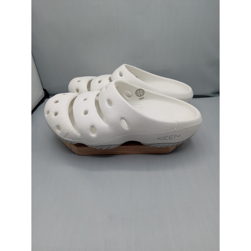 KEEN Yogui Clogs Women's Size 10 Star White/Vapor A151
